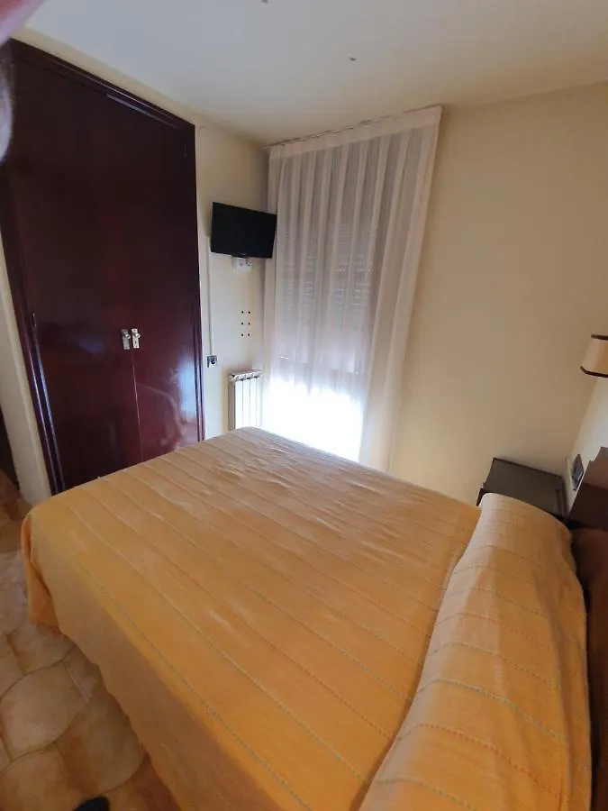 Hostal Perla Riudoms 0*,  España