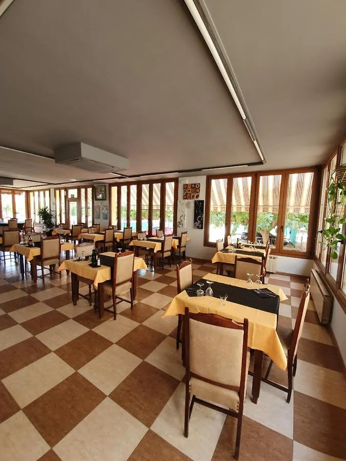 Hostal Perla Riudoms España